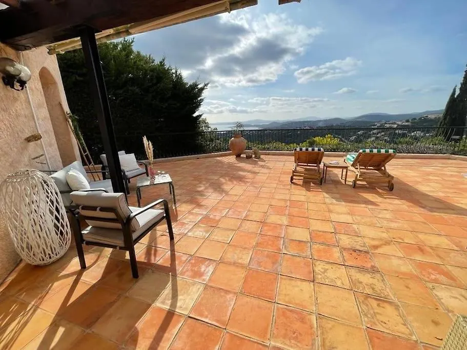 Spacious Villa With Pool And Fireplace Roquebrune-sur-Argens Frankrijk