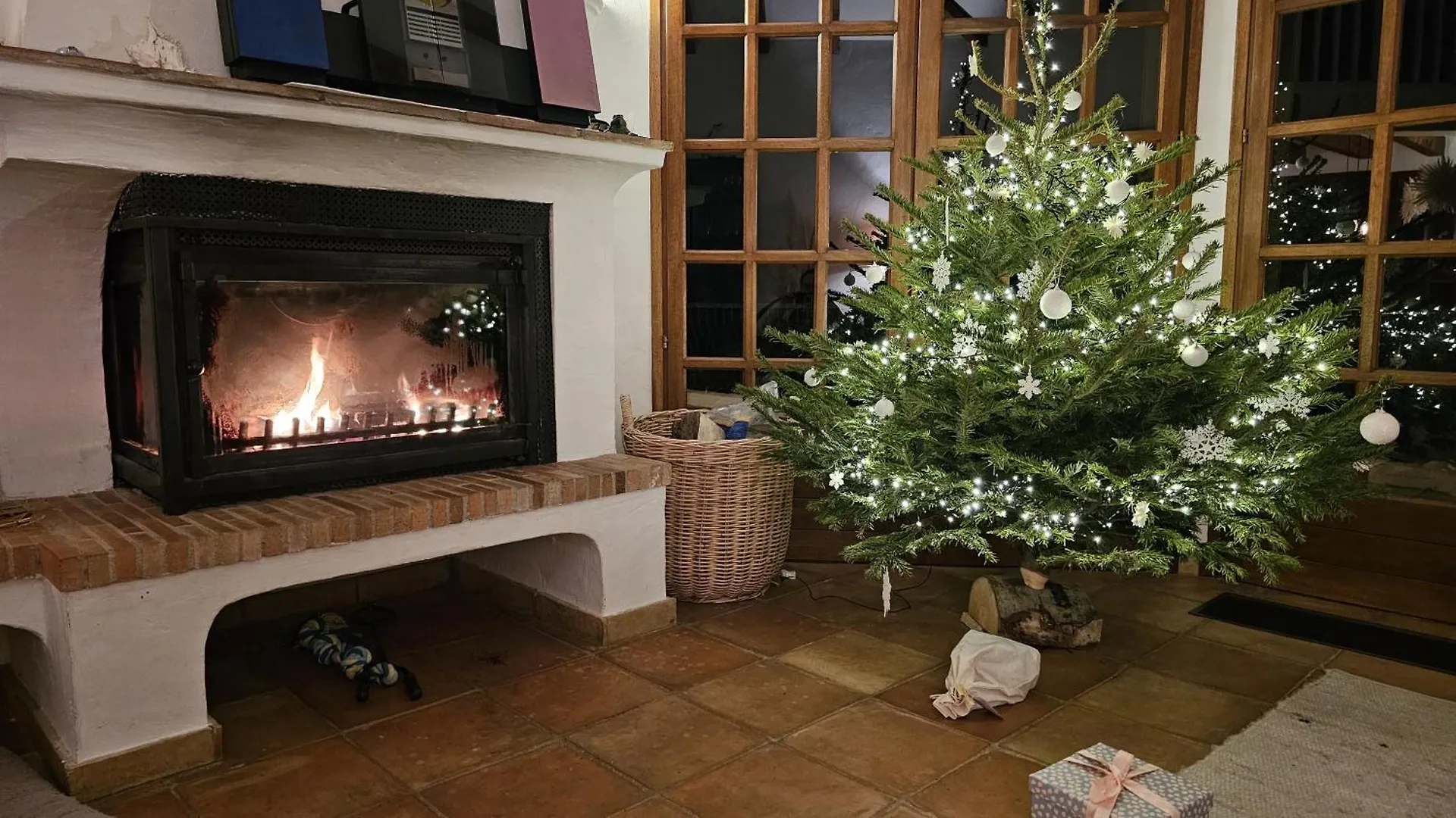 Spacious Villa With Pool And Fireplace Roquebrune-sur-Argens