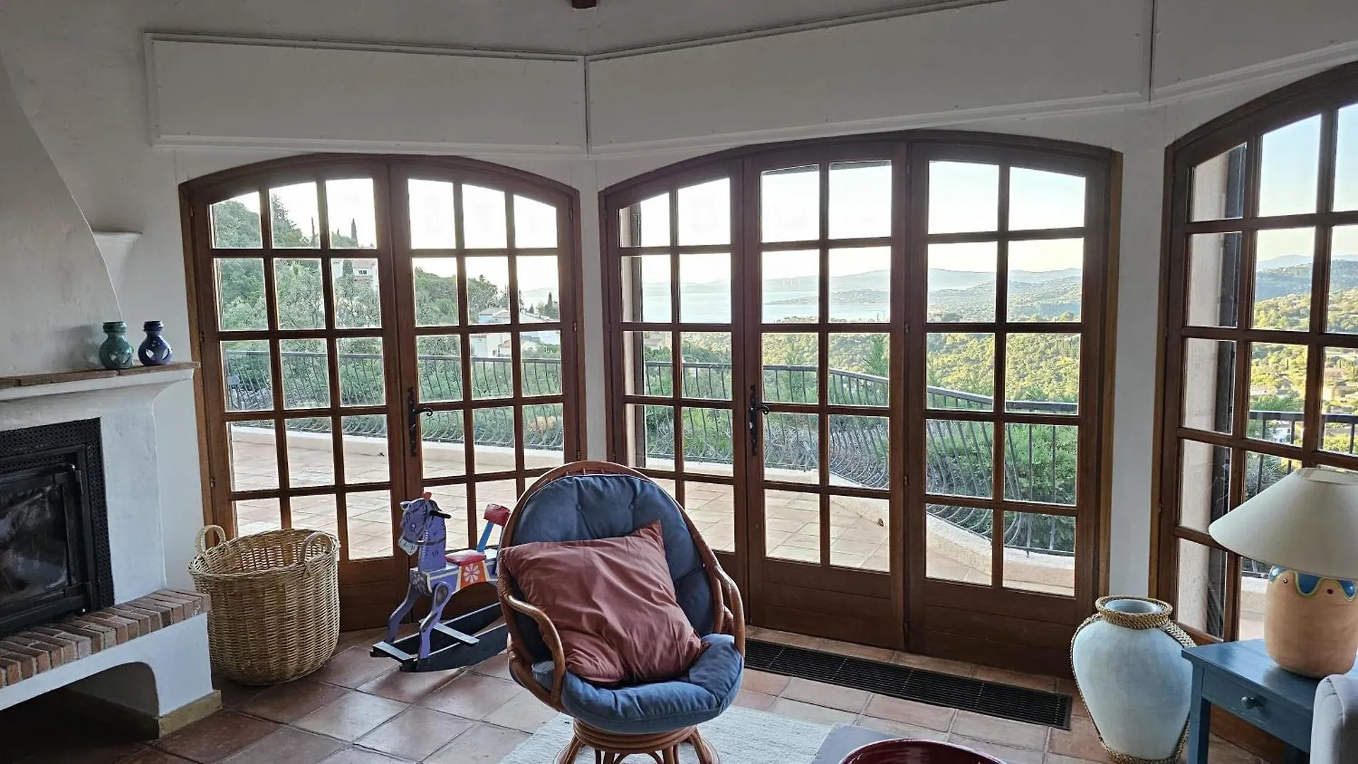 Spacious Villa With Pool And Fireplace Roquebrune-sur-Argens Frankrijk